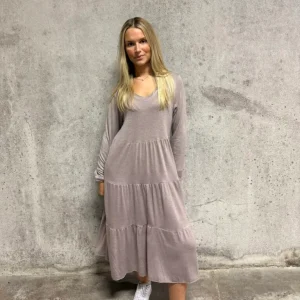 Saga dress – Taupe