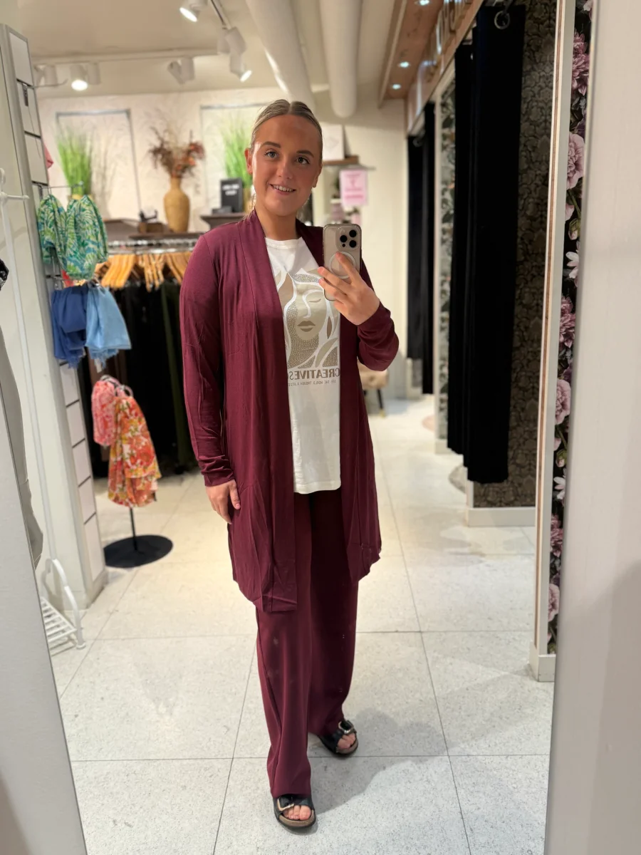 Elegant vinröd kofta från Base Level - Bild 4