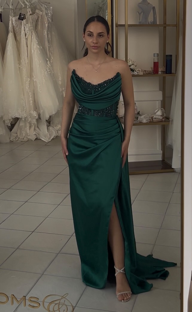 Ladivine E203 – Elegant satinbalklänning med smickrande passform - Bild 7